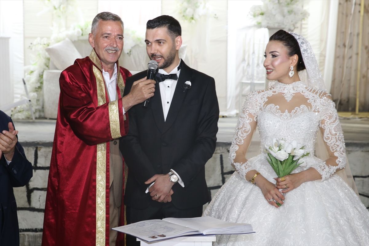 Babası, ablası ve kızının ardından oğlunun da nikahını kıydı