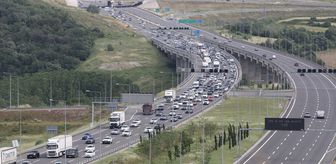 Bayram tatili dönüşü otoyol ve kara yollarında trafik yoğunluğu sürüyor
