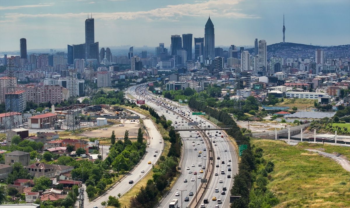 Bayram tatili dönüşünde İstanbul'un bazı bölgelerinde trafik yoğunluğu