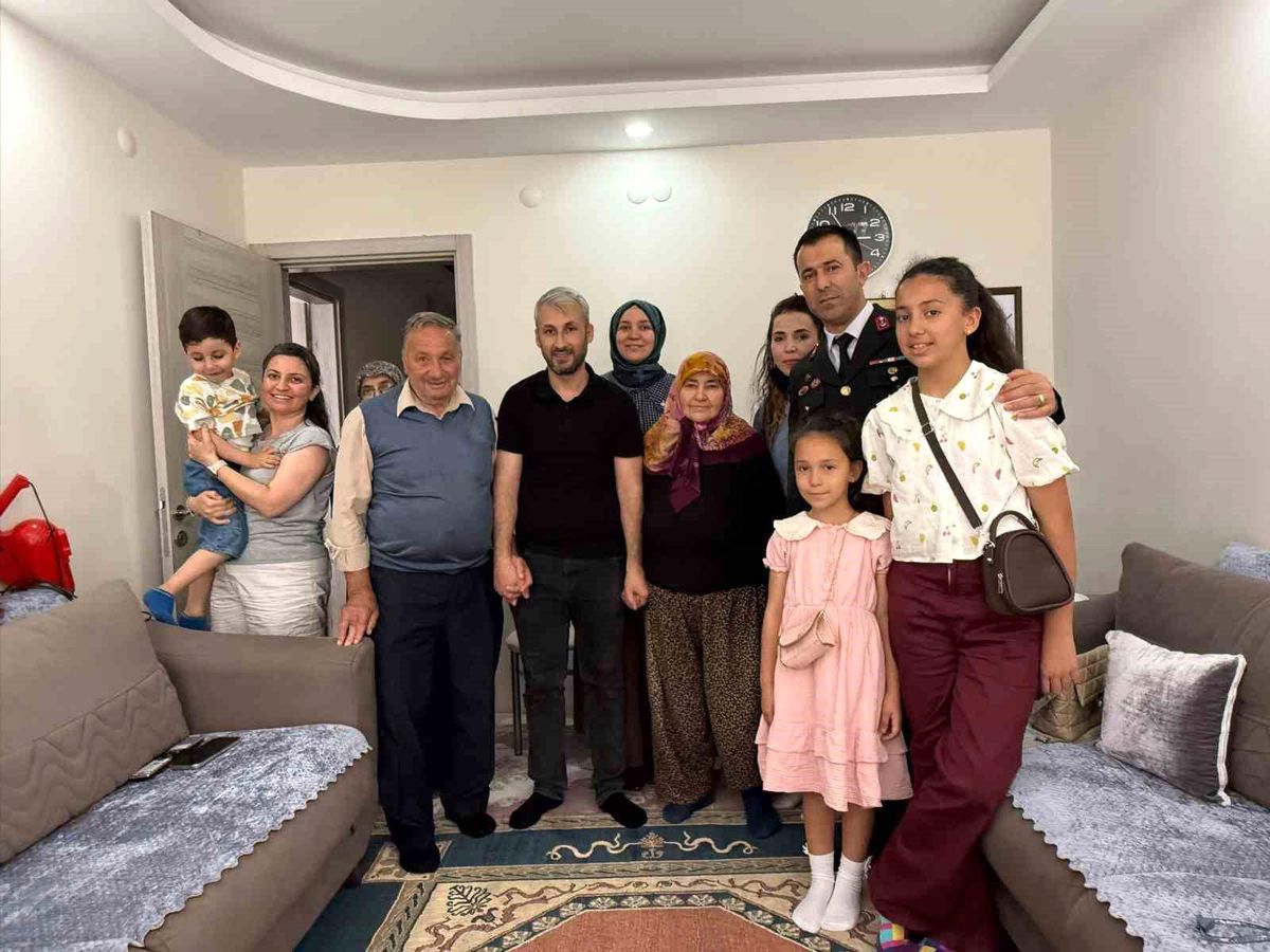 Manisa'da bayram ziyaretleri: Şehit aileleri ve gazilere vefa