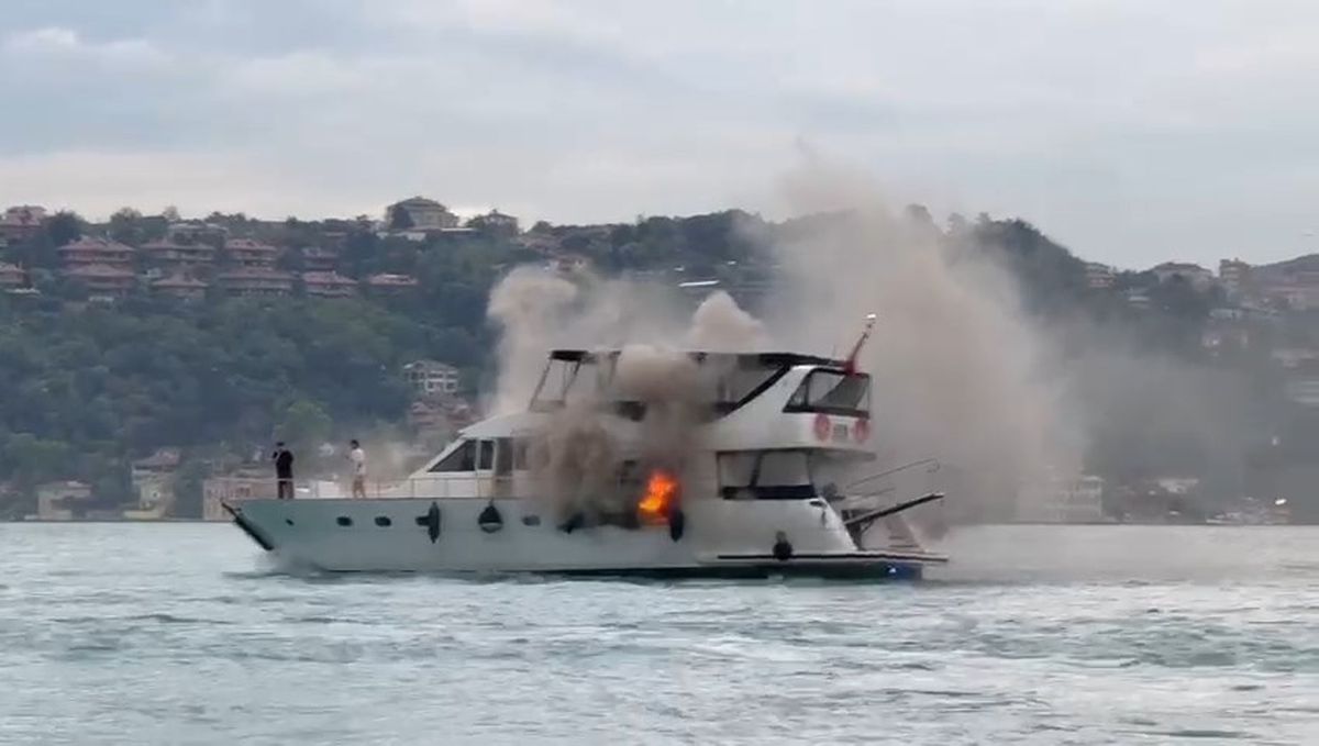 Beşiktaş Bebek Sahili'nde Teknede Yangın