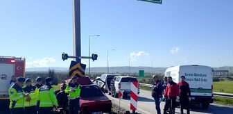 Bolu'da beton direğe çarpan otomobildeki karı koca öldü, kız çocuğu ağır yaralandı
