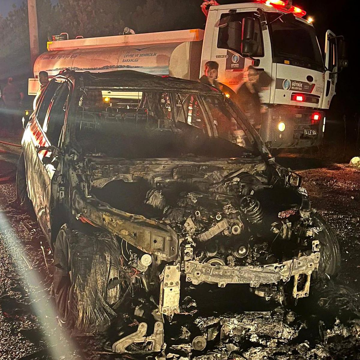 Bolu'da seyir halindeki otomobil alev alev yandı