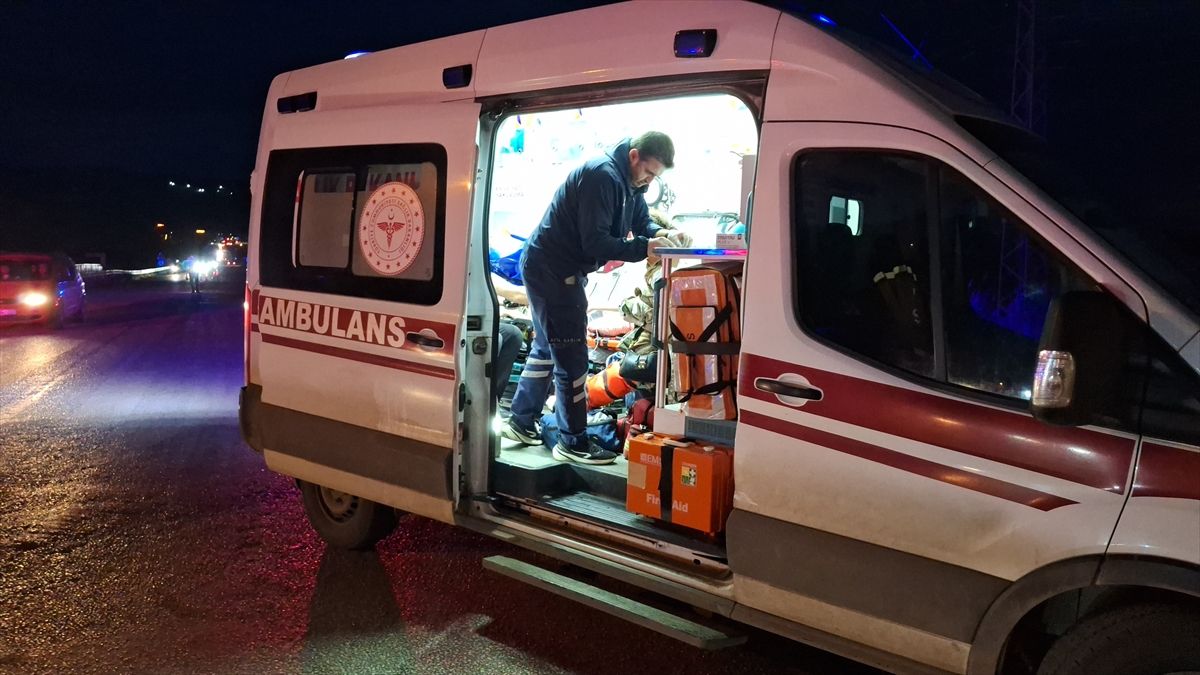 Çorum'da iki otomobilin çarpıştığı kazada 3'ü ağır 7 kişi yaralandı