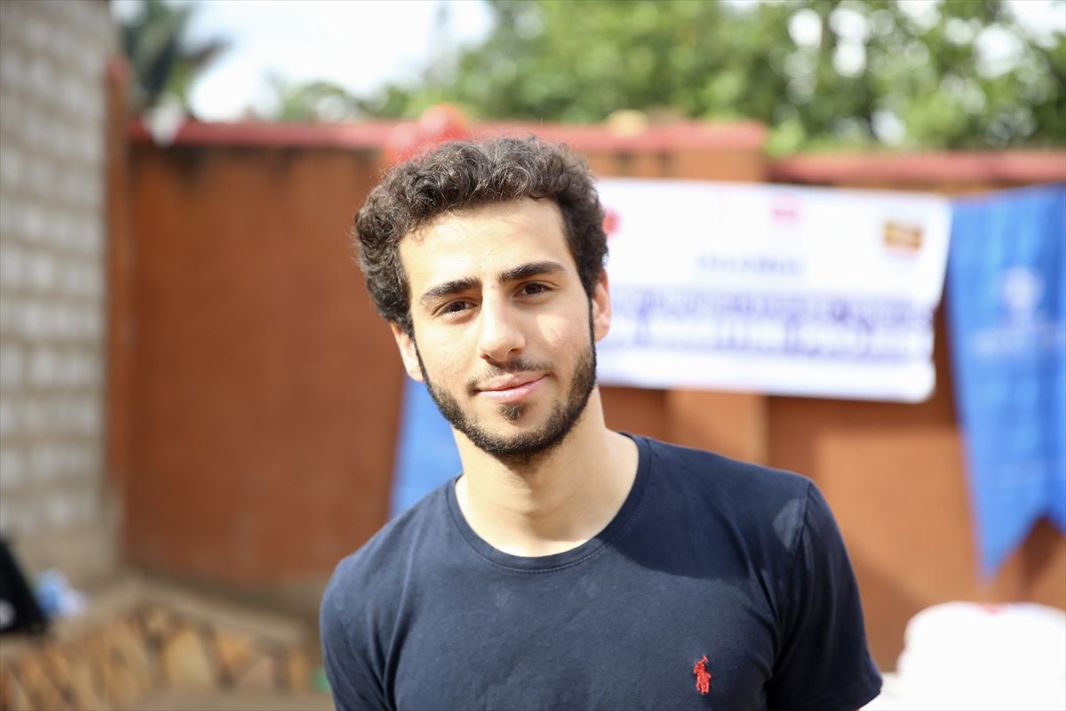 Diyanet İşleri Türk İslam Birliği gönüllüleri Uganda'daki Sudanlı mültecilere yardım eli uzattı