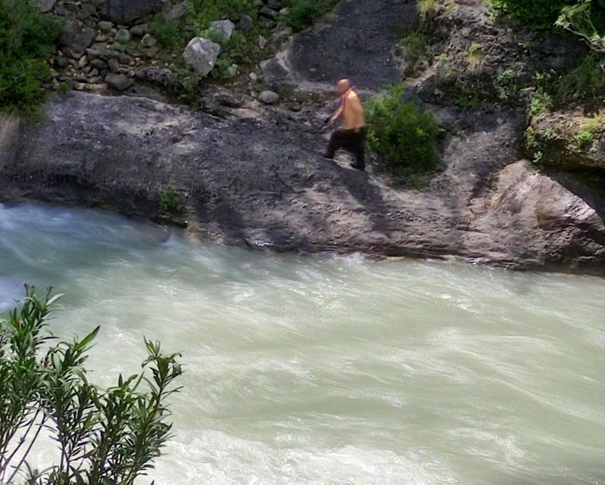 Eğlence Çayı'na giren genç kayboldu, ekipler seferber oldu