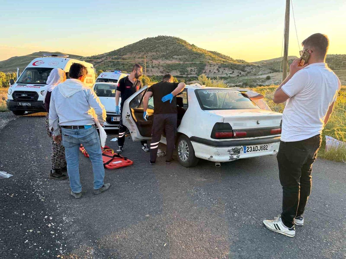 Gercüş'te otomobiller çarpıştı: 12 yaralı