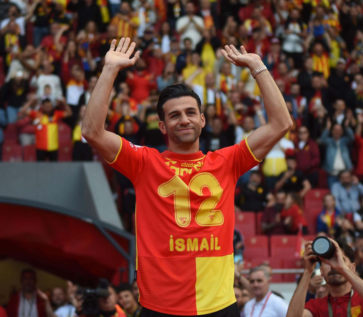 Göztepe'de kaptan belirsiz