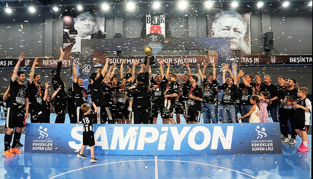 Hentbolda şampiyon Beşiktaş, kupasına kavuştu