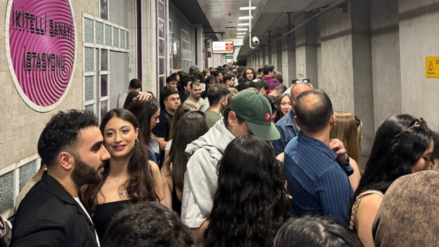 kanye west sahnede duyurdu 118 19895538 9053 1 m