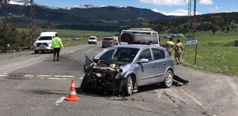 Kars'ta çarpışan iki otomobildeki 3 kişi yaralandı