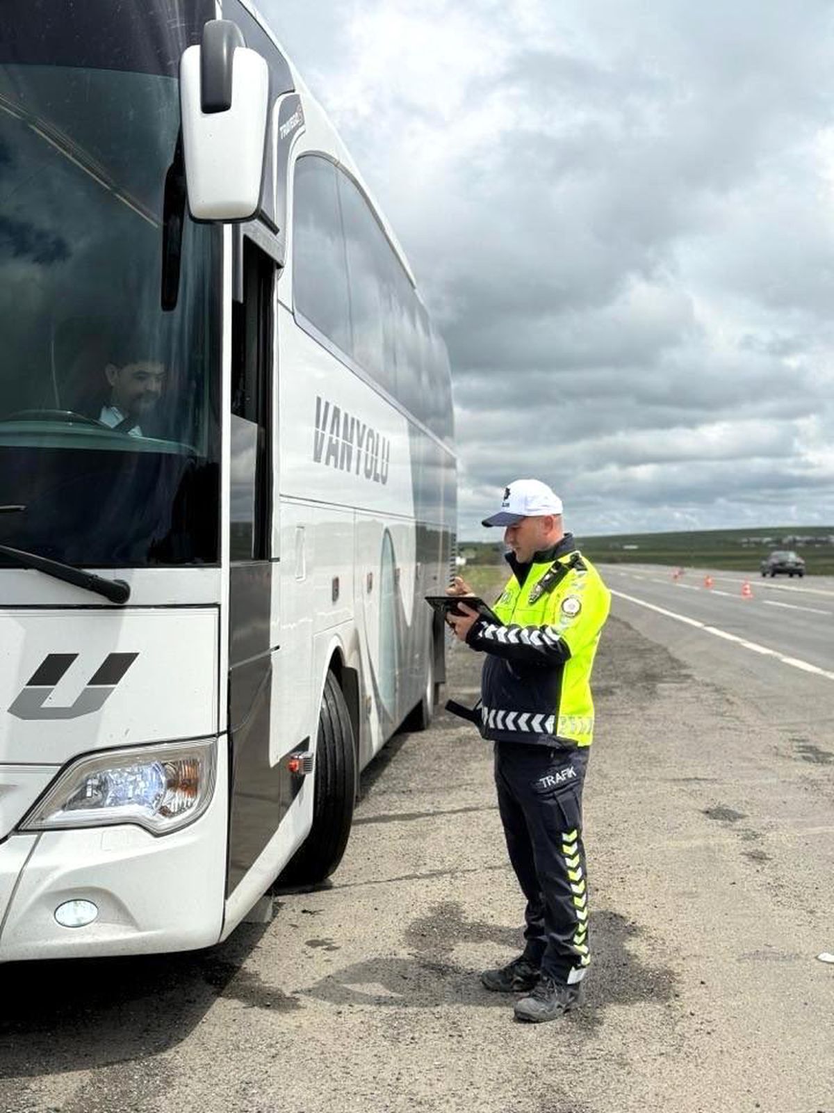 Kars'ta trafik denetimleri sürüyor