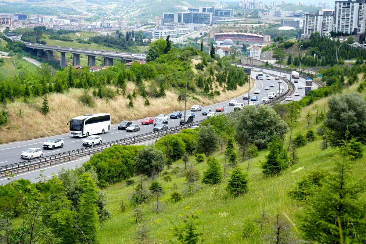 Kocaeli geçişinde Anadolu'dan Avrupa'ya bayram dönüş trafiği akıcı ilerliyor