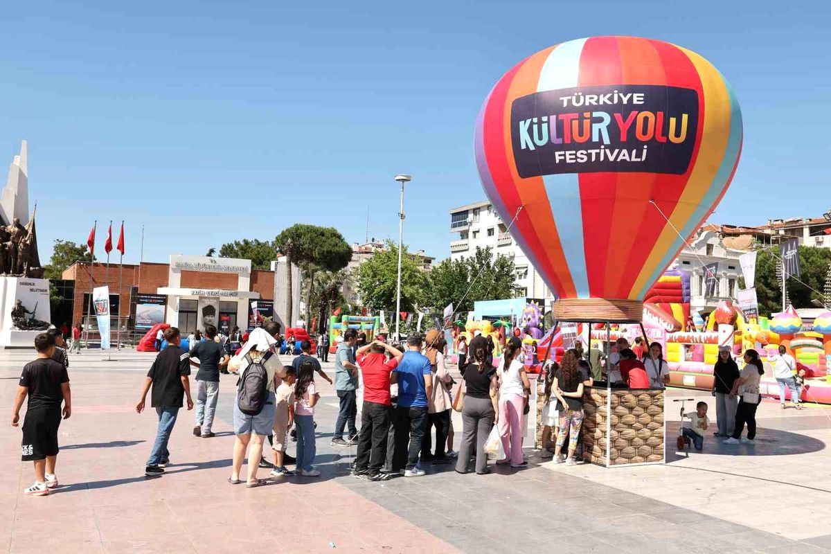Kültür Yolu Festivali coşkusu Manisa'ya damga vurdu