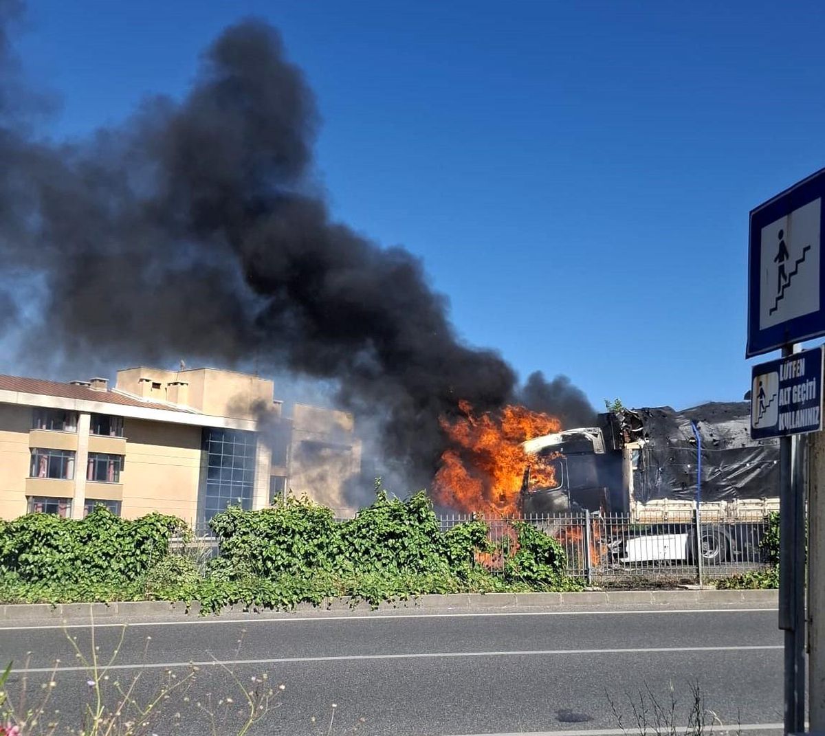 Muğla'da tır alevlere teslim oldu