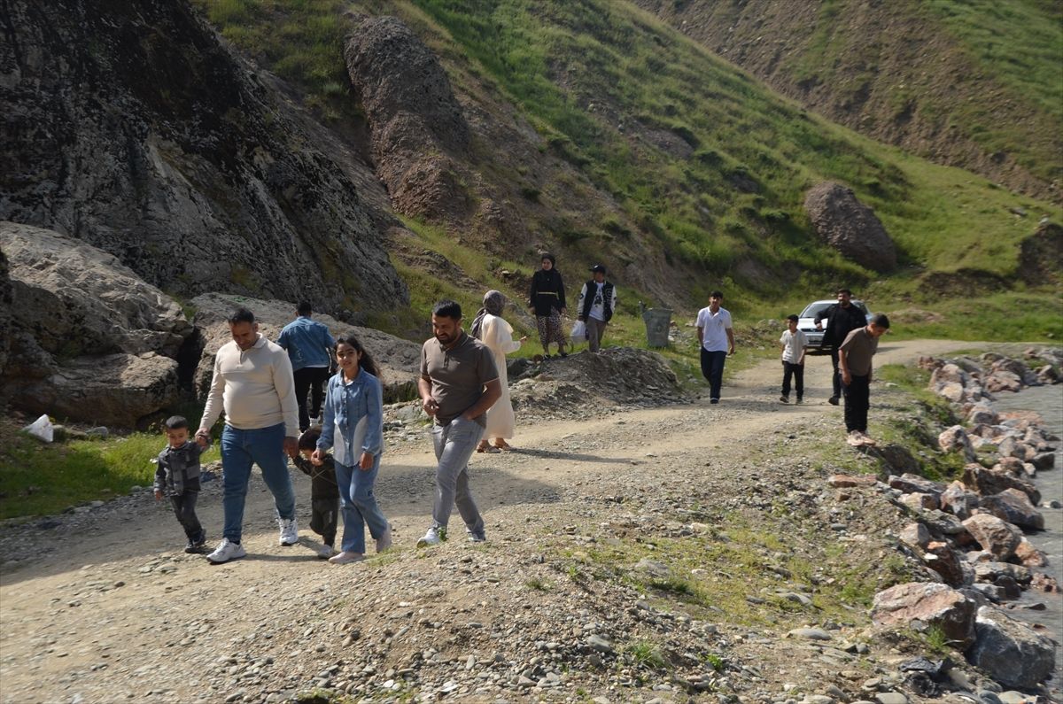 Muş'taki Kızılağaç Kanyonu Kurban Bayramı tatilinde ziyaretçilerin uğrak yeri oldu
