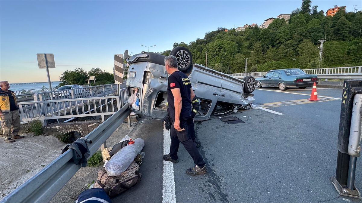 Rize'de takla atan hafif ticari araçtaki 4 kişi yaralandı