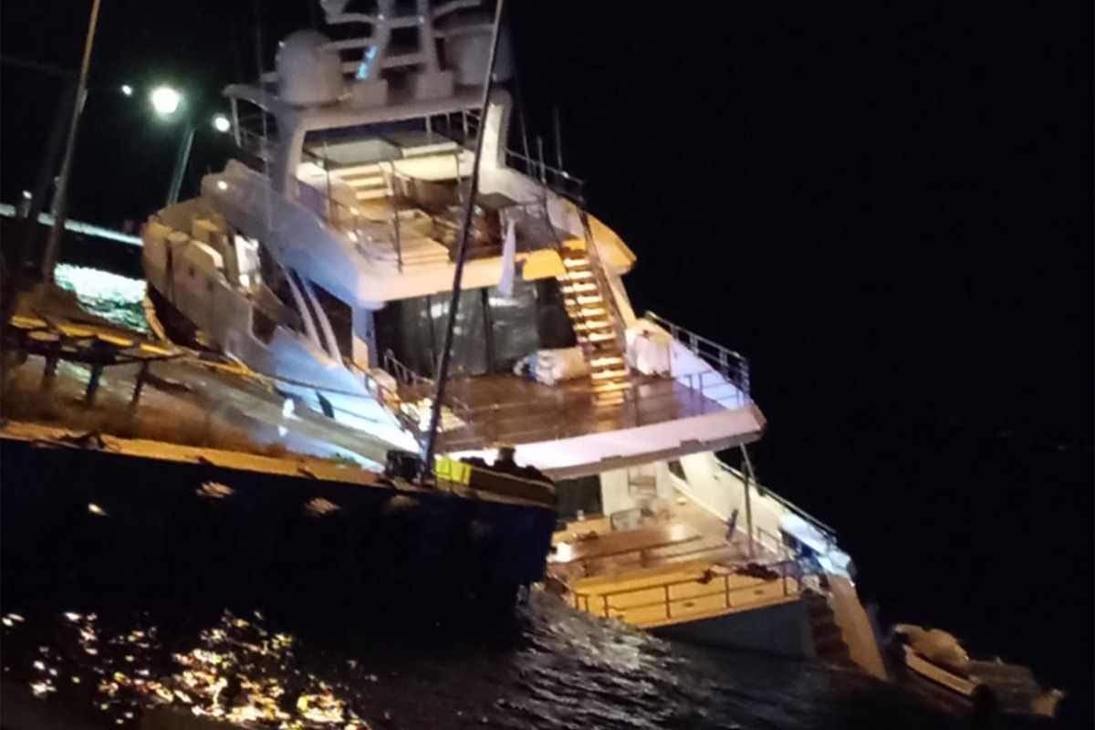 Sinop'ta lüks yat su alarak yan yattı: 6 mürettebat kurtarıldı