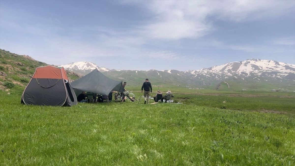 Şırnak'taki Faraşin Yaylası doğayla iç içe vakit geçirmek isteyenleri ağırlıyor