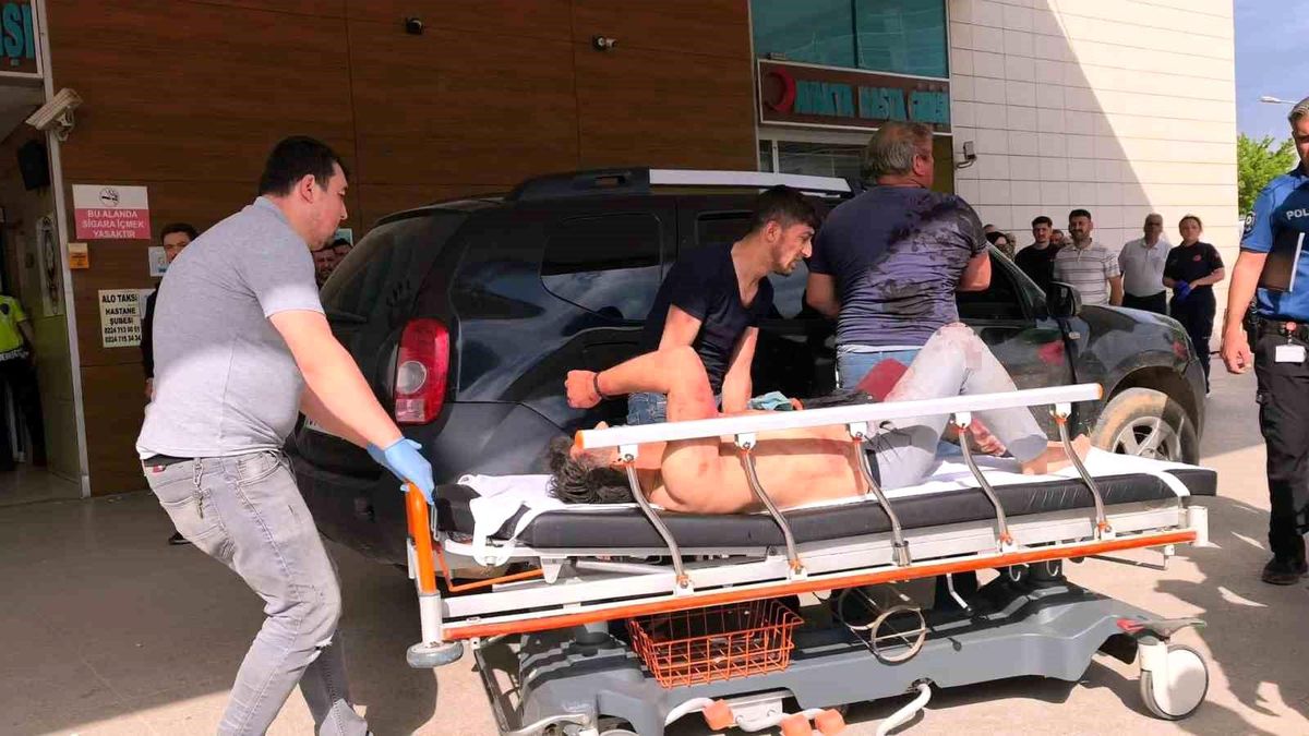 5 bıçak darbesiyle kuzenini yaralayan şahıs tutuklandı