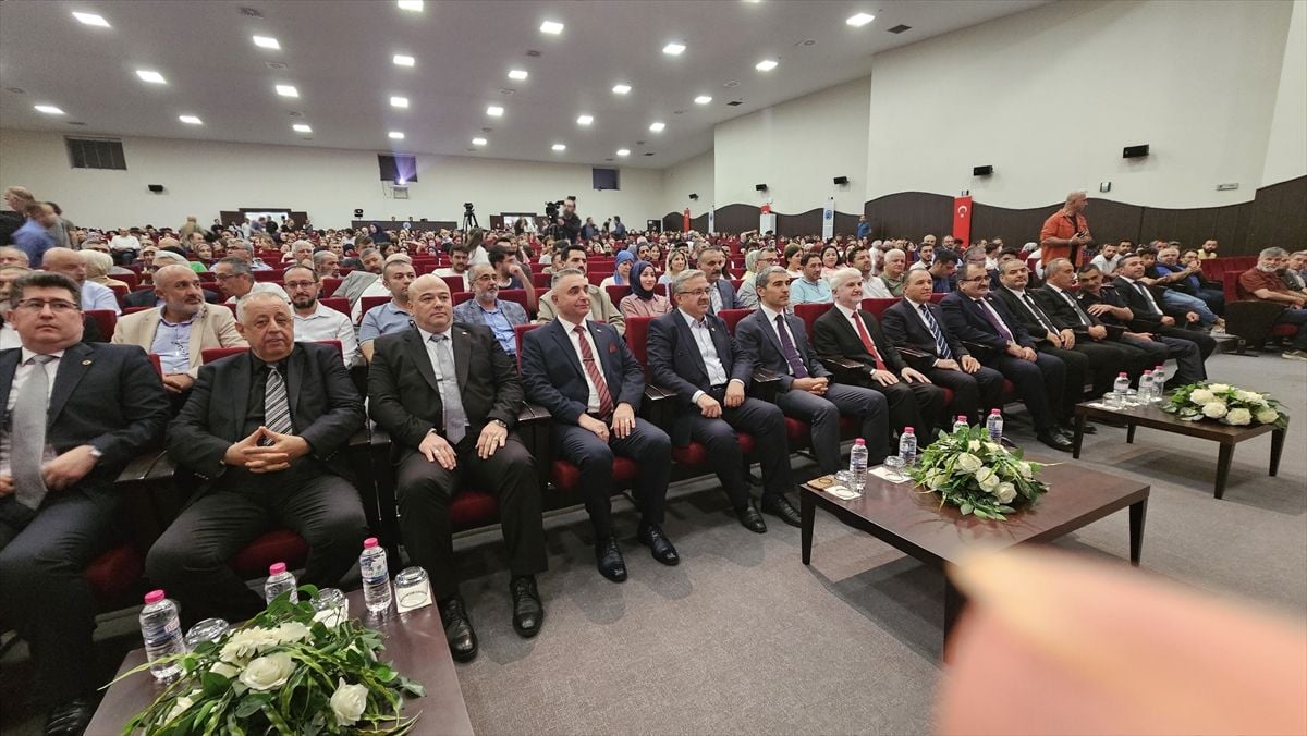 Afyonkarahisar'da 'Savunma Teknolojileri ve Tarihimizin Dönüm Noktaları' konferansı düzenlendi
