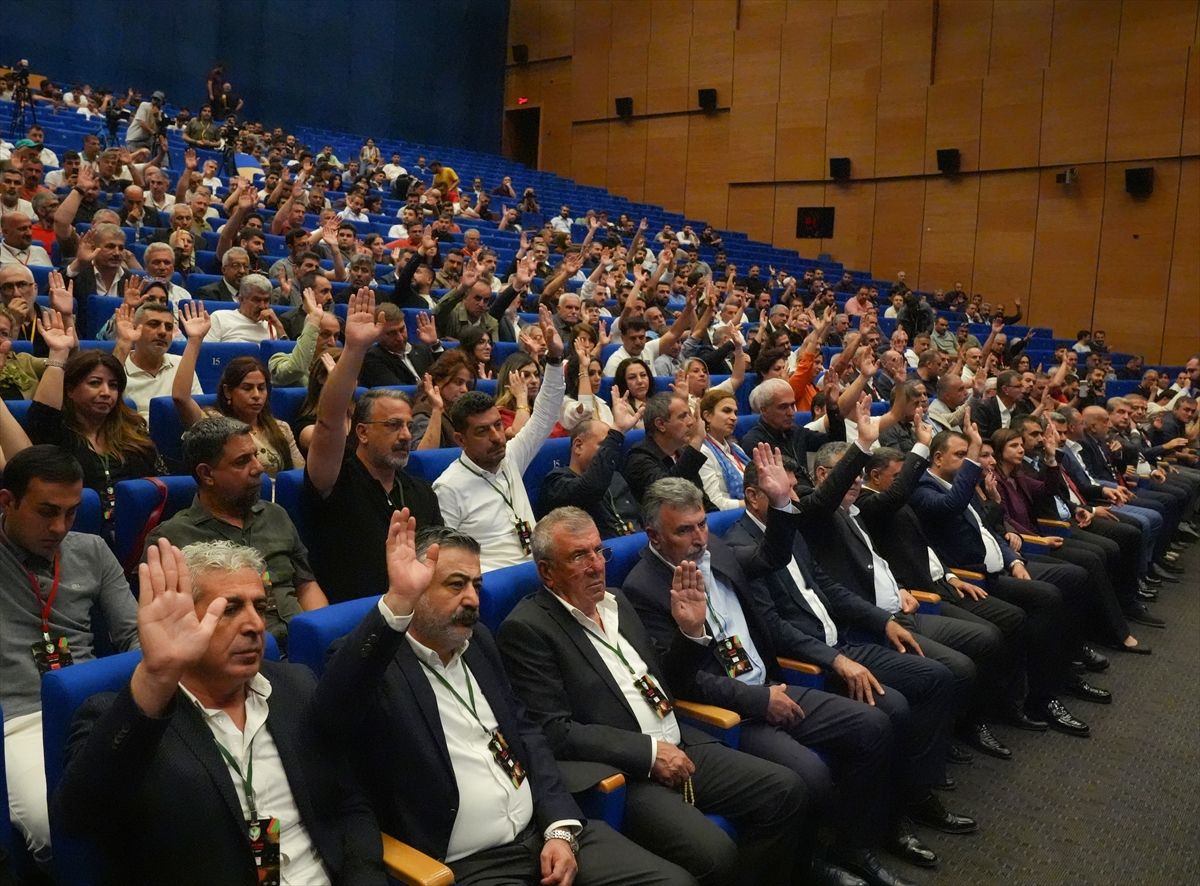 Amed Sportif Faaliyetler'de Nahit Eren yeniden başkanlığa seçildi