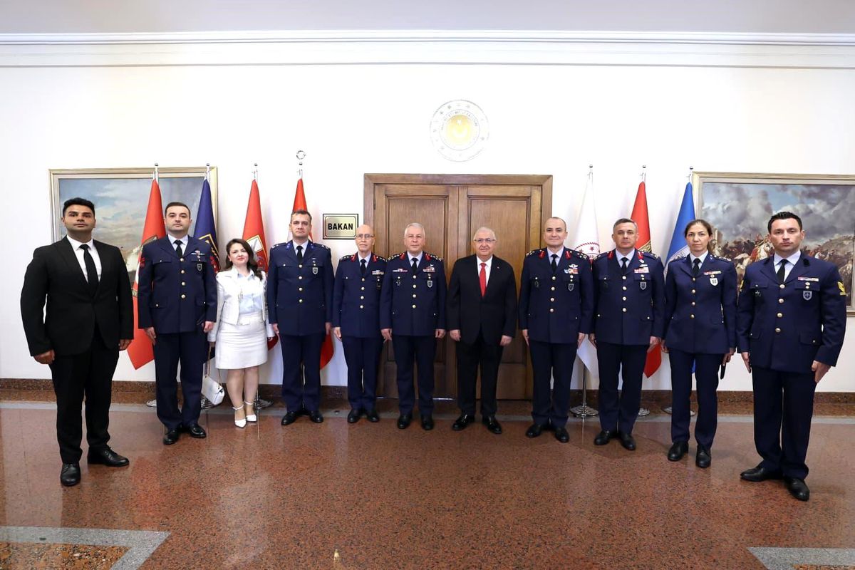 Bakan Güler, Hava Kuvvetleri Komutanlığı personelini kabul etti