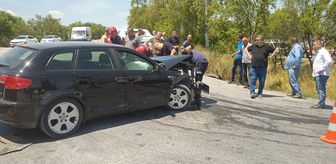 Balıkesir'de otomobille yolcu minibüsünün çarpıştığı kazada 14 kişi yaralandı