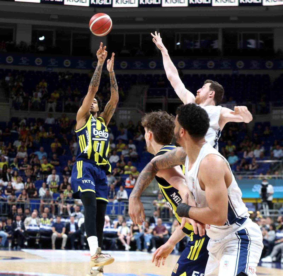Basketbol Süper Ligi: Fenerbahçe: 60 A. Efes: 59