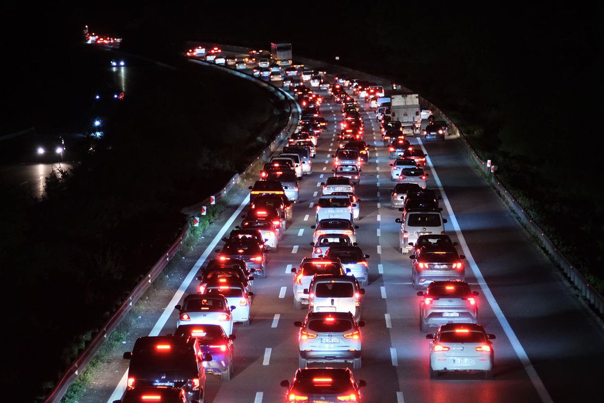 Anadolu Otoyolu Düzce geçişinde trafik durma noktasına geldi