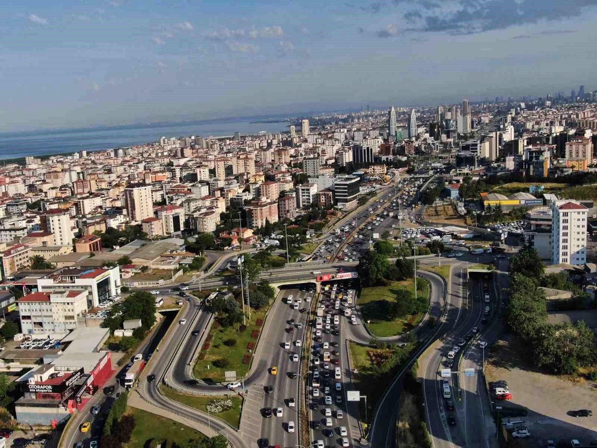 Bayram tatili sona erdi: D-100'de yoğunluk oluştu