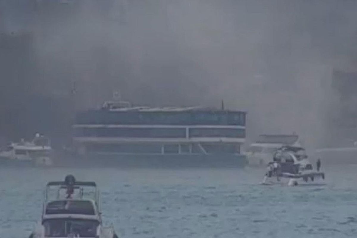 Bebek Sahili'nde teknede çıkan yangın söndürüldü