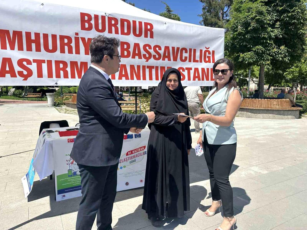 Burdur'da Uzlaştırma Haftası'nda vatandaşlara bilgilendirme standı