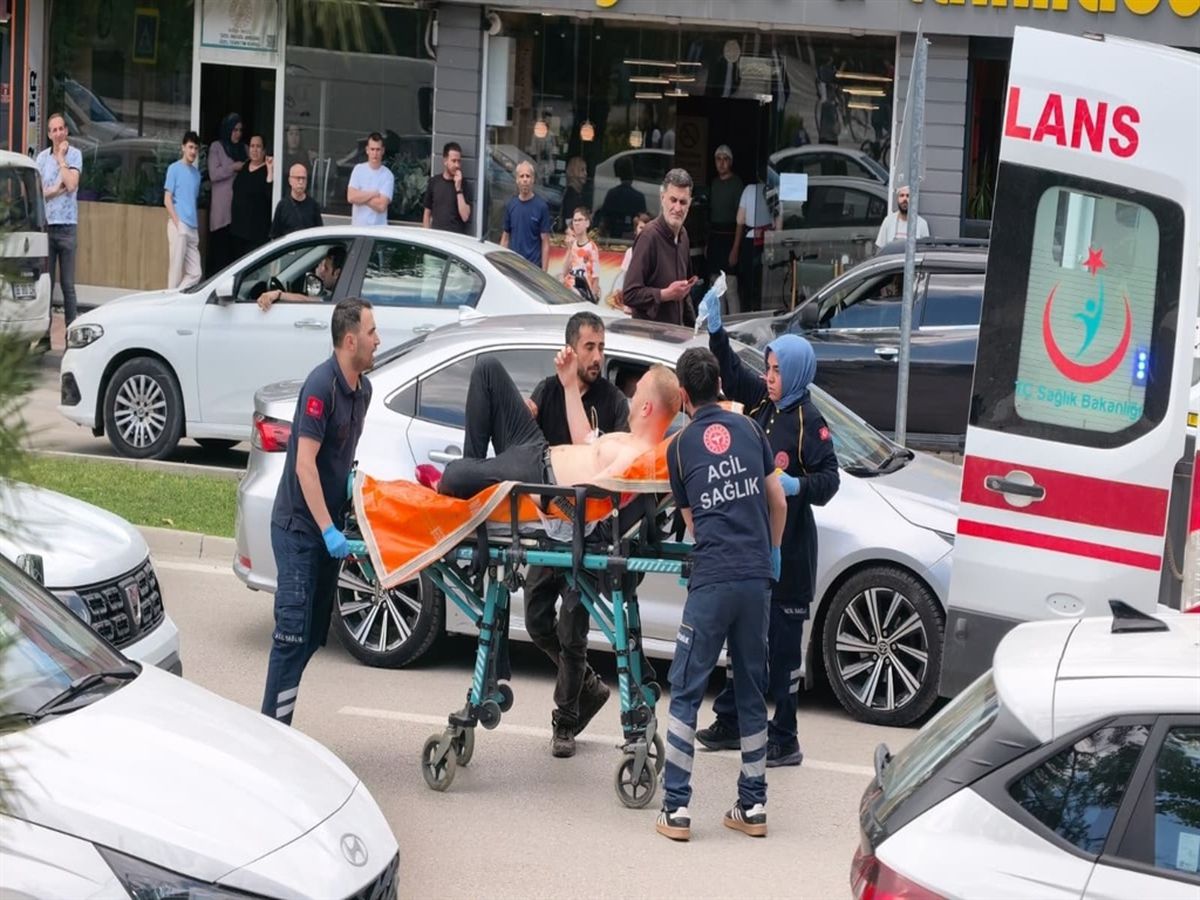 Bursa'daki bıçaklı 'yol verme' kavgasının 5 şüphelisi adliyede