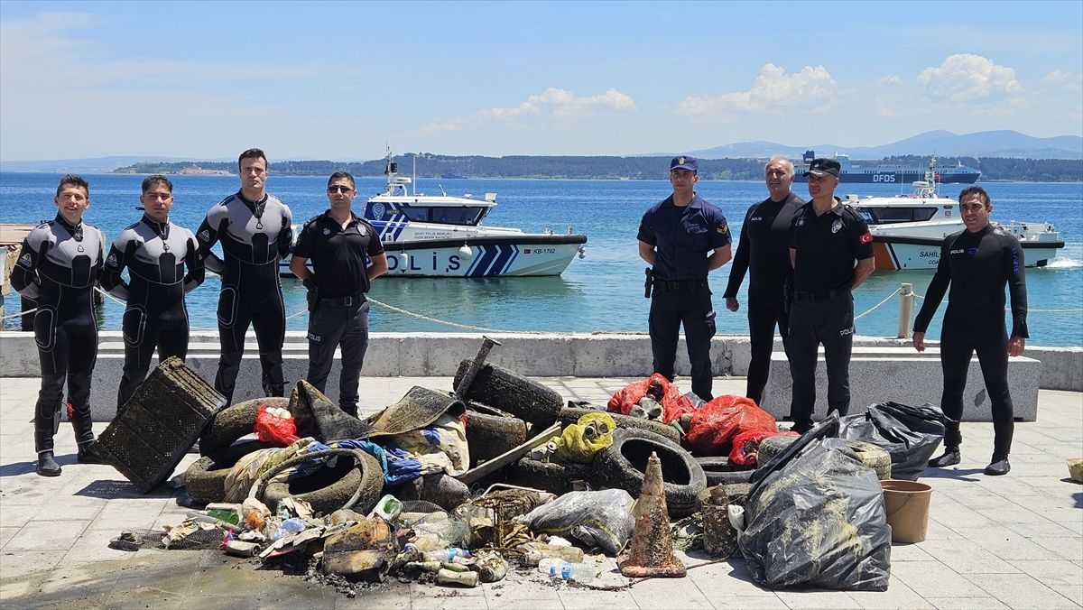 Eceabat'ta deniz dibi ve sahil temizliği yapıldı