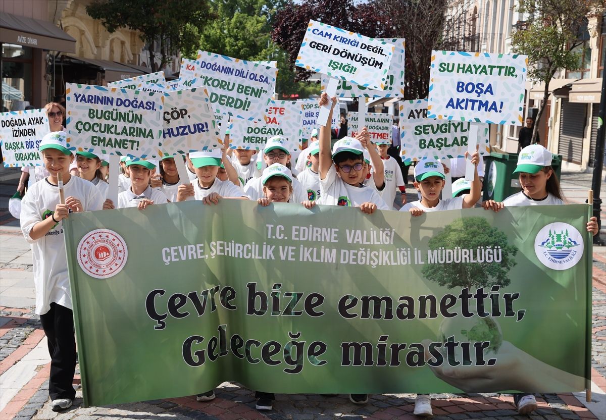 Edirne'de Çevre Haftası etkinlikleri çelenk sunma töreniyle başladı