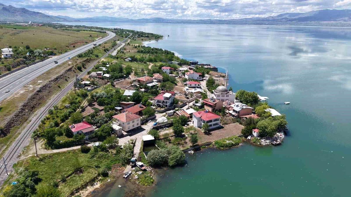 Elazığ'da kuraklık alarmı veren nokta yeniden suya gömüldü