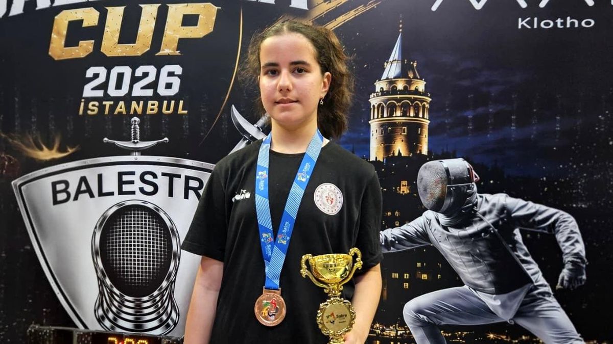 Eskişehirli eskrimciler uluslararası turnuvaya damga vurdu