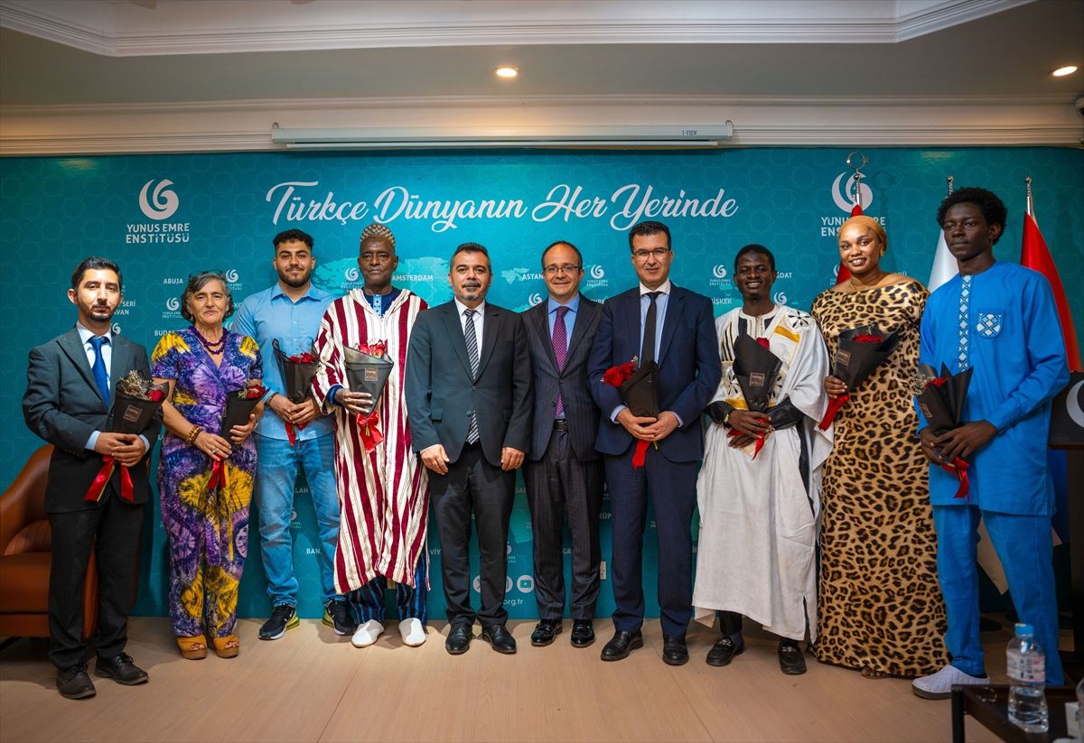 Gambiya'da YEE 'Gelin Tanış Olalım: Uluslararası Şiir Akşamı' etkinliği düzenledi