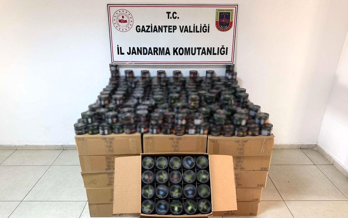 Gaziantep'te 1 milyon 850 bin TL değerinde kaçak nargile tütünü, cep telefonu ve sigara ele geçirildi