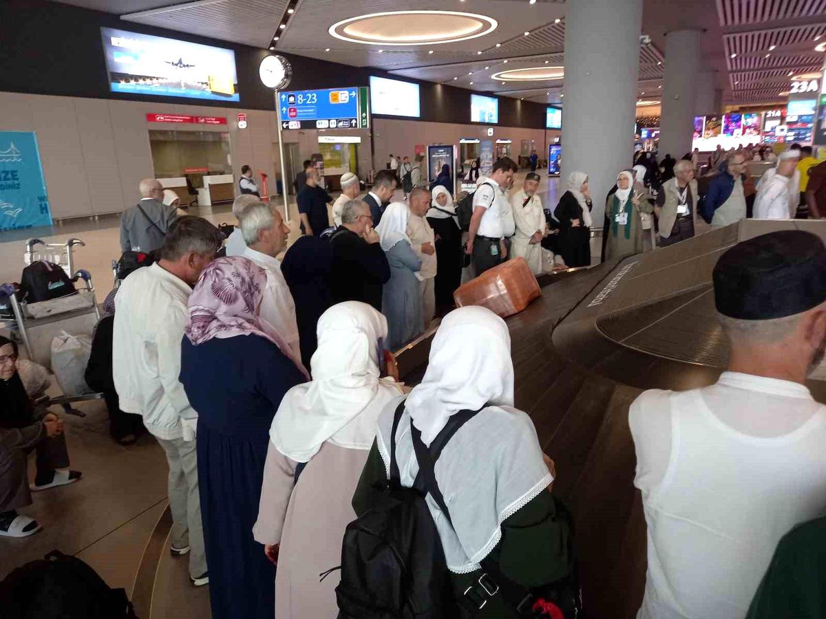 Hacılar kutsal topraklardan yurda dönmeye başladı