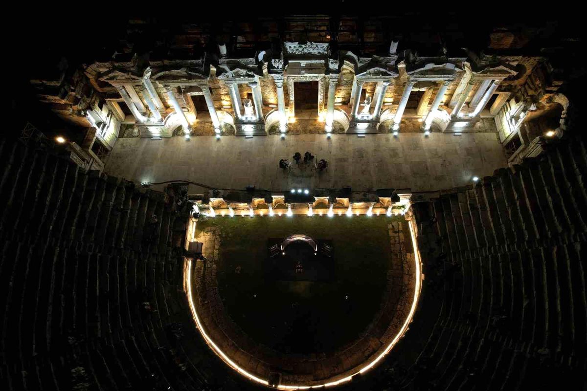 Hierapolis'te gece müzeciliğinde yeni sezon başladı