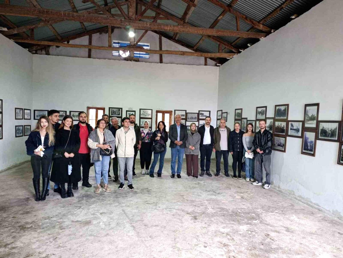 İletişim Fakültesi öğrencileri Kozan'ın kurtuluşuna tanıklık eden tarihi belgeleri yerinde inceledi