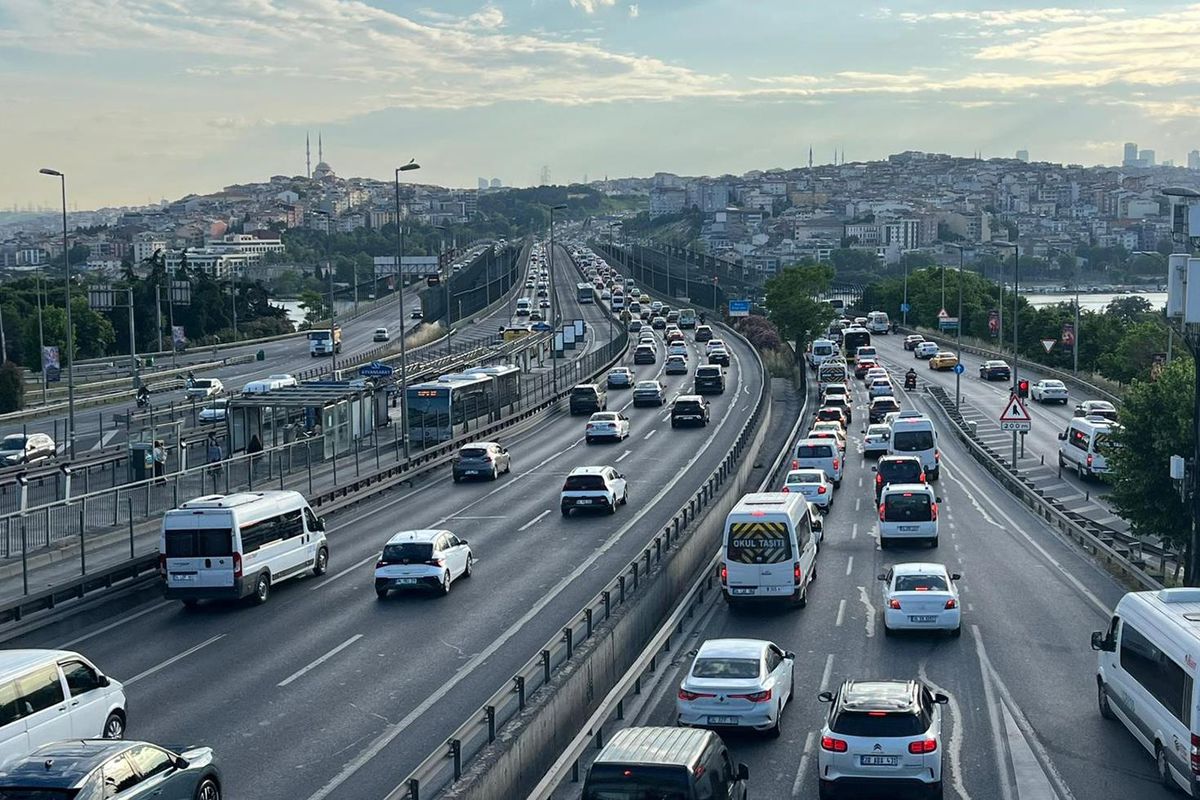 İstanbul'da bayram tatili sonrası sabah saatlerinde trafik yoğunluğu oluştu
