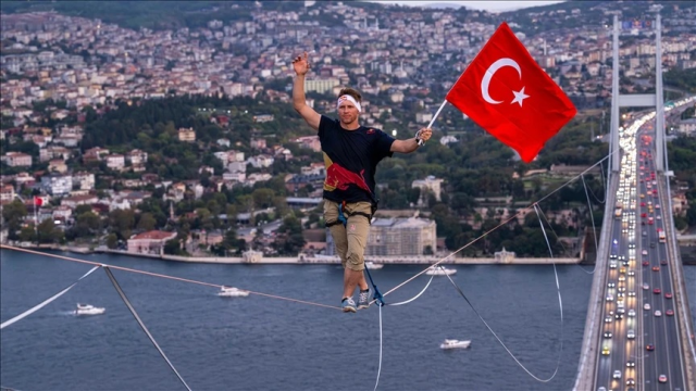 istanbulda tarihe gecen estony 19897089 2834 1 m