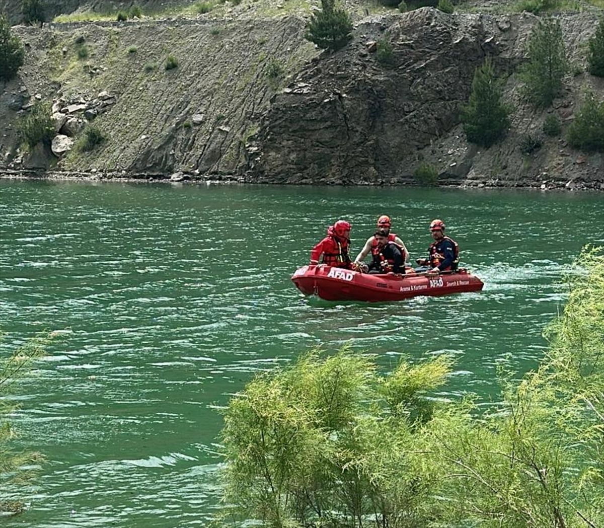 Kahramanmaraş'ta nehirde kaybolan kişiyi arama çalışmaları sürüyor