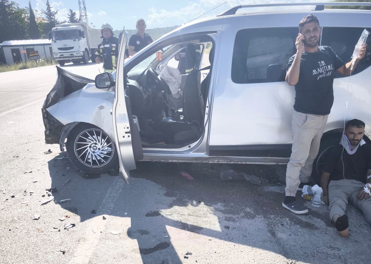 Erdemli'de Trafik Kazası: 6 Yaralı