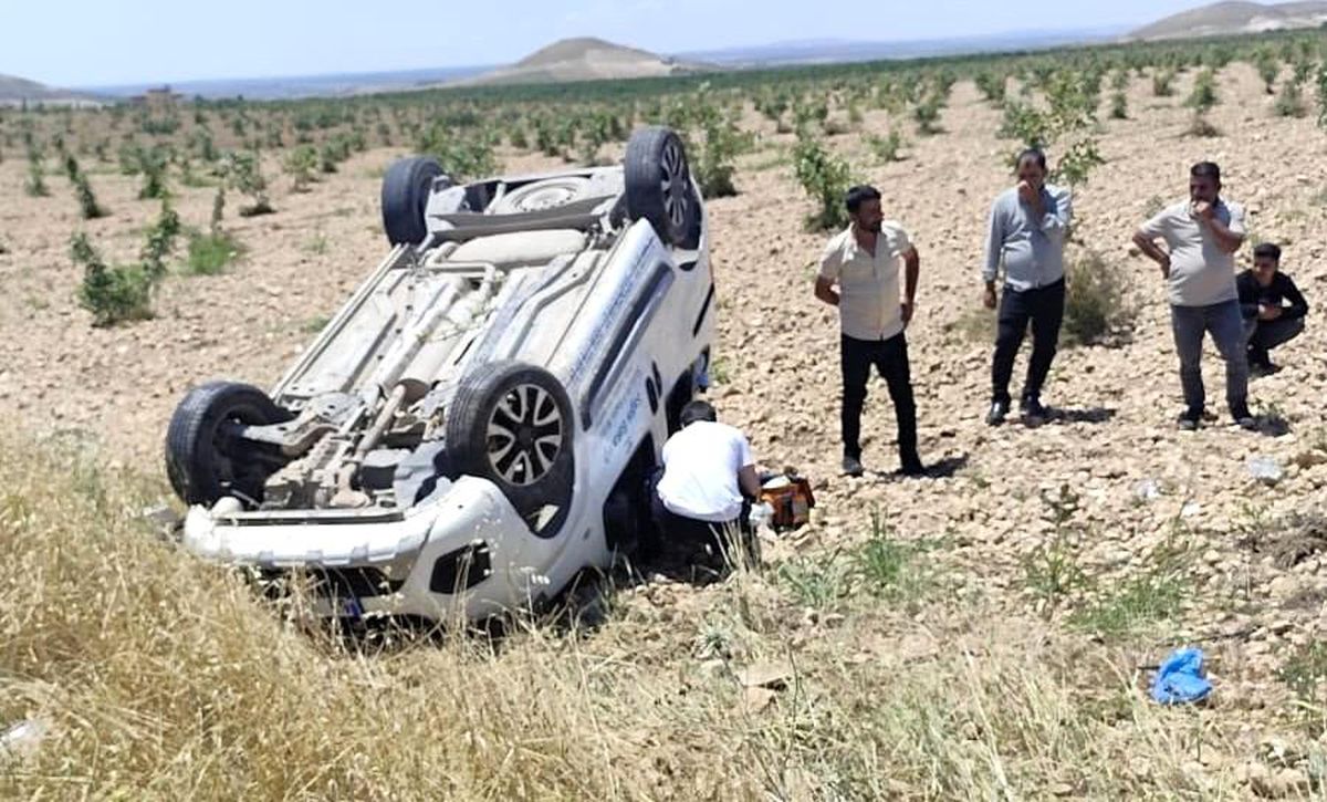 Mobil sağlık hizmeti aracı devrildi: 1 yaralı