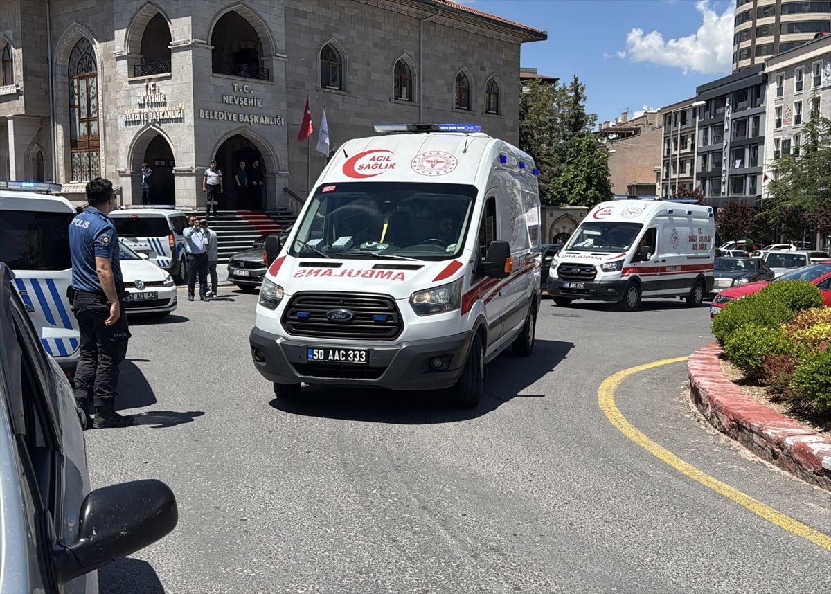 Nevşehir'de yol verme tartışmasında kaldırımda bekleyen esnaf silahla yaralandı