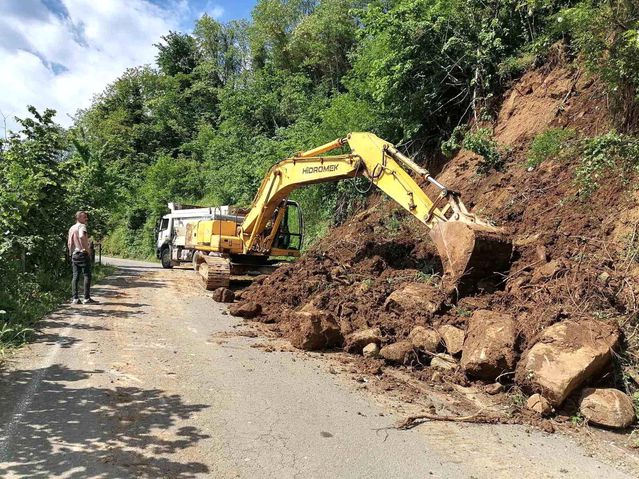 Ordu'da heyelan nedeniyle ulaşıma kapanan 236 mahalle yolu açıldı